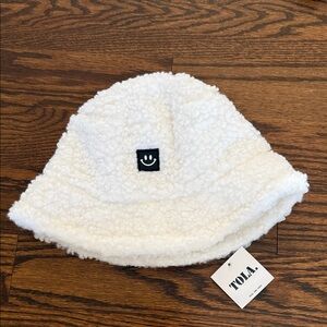 Girls/Teen White Fleece Bucket Hat